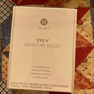 Brand new sealed package of Neora EyeV moisture boost.